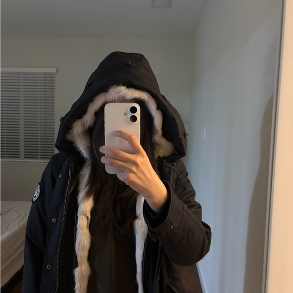 Luxurious Cream Faux Fur Women's Coat - Picture 7 of 13